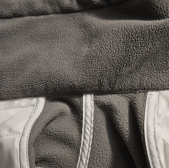 Women's Columbia White and Gray Quilted Vest - Picture 6 of 10